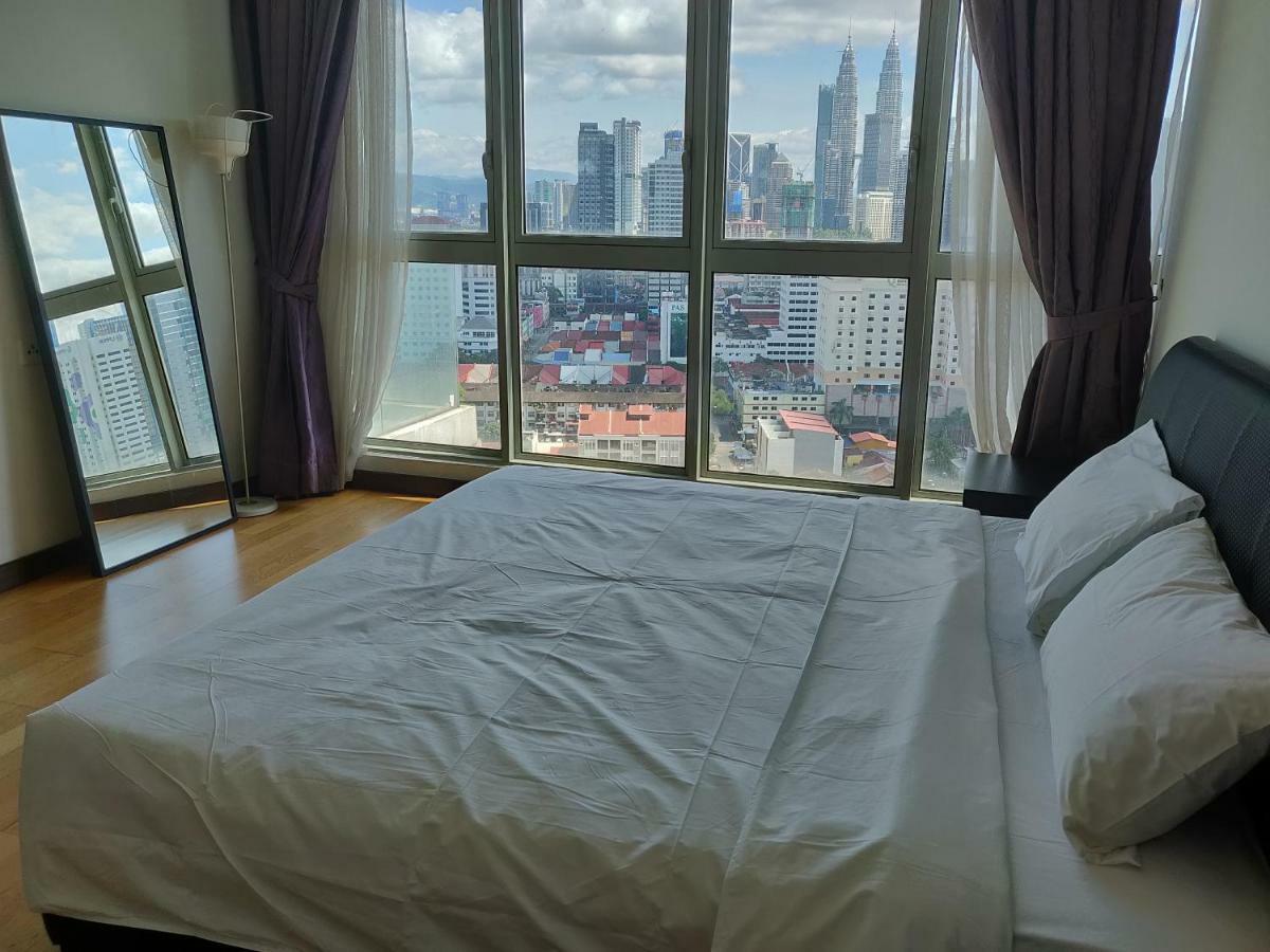 Regalia Suites & Residences Klcc Infinity Pool By 109 Global Host Kuala Lumpur Exterior foto