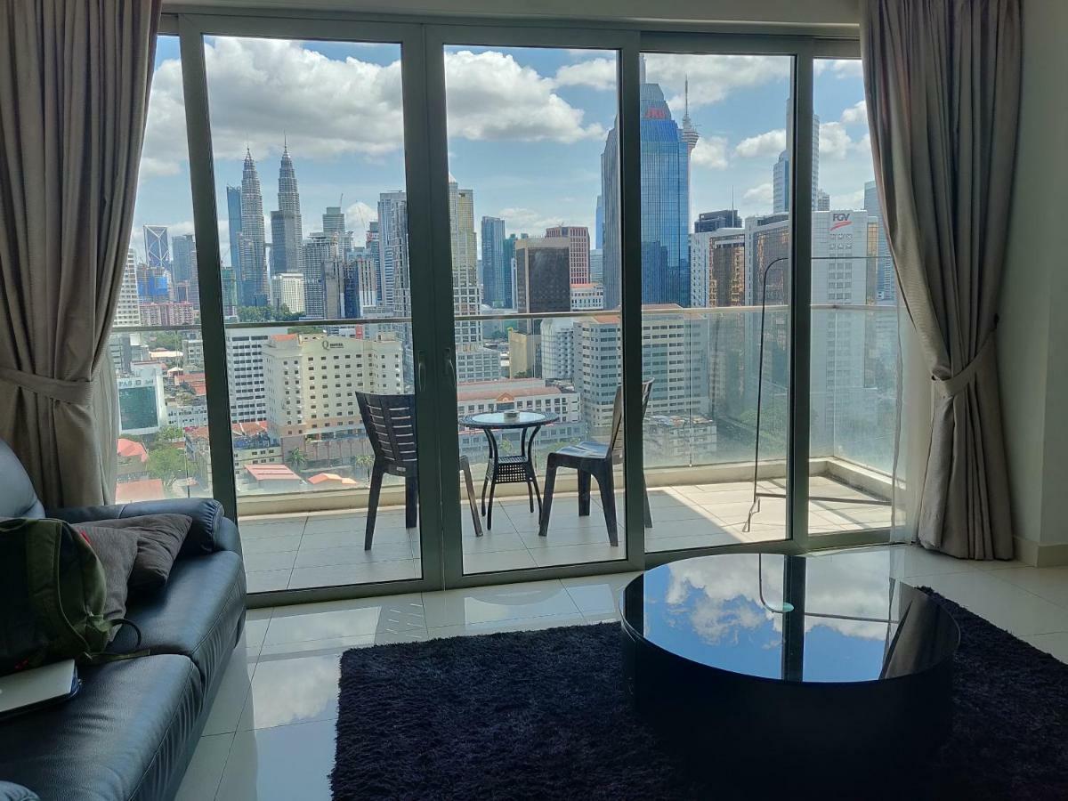 Regalia Suites & Residences Klcc Infinity Pool By 109 Global Host Kuala Lumpur Exterior foto